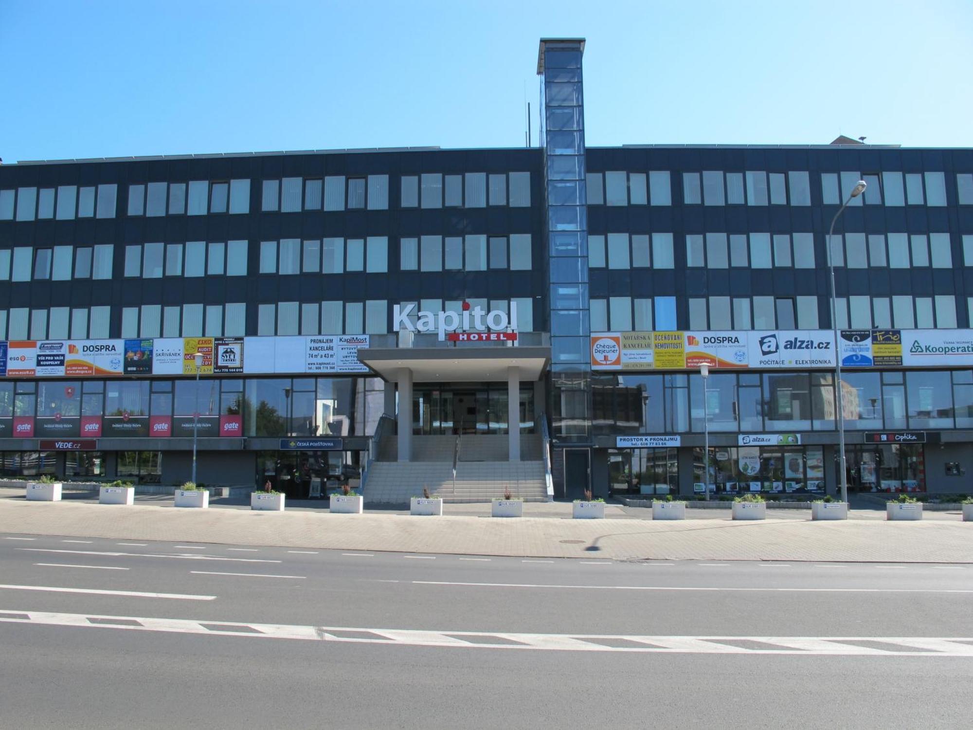 Hotel Kapitol Most Exterior foto